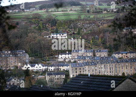 Hebden Bridge ist eine Marktstadt, die Teil von Hebden Royd in West Yorkshire, England, ist. Es liegt im oberen Calder Valley, 8 Meilen westlich von Halifax A Stockfoto