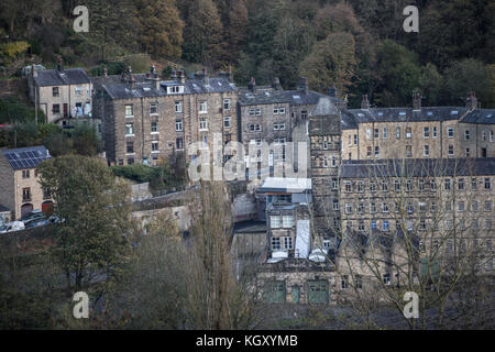 Hebden Bridge ist eine Marktstadt, die Teil von Hebden Royd in West Yorkshire, England, ist. Es liegt im oberen Calder Valley, 8 Meilen westlich von Halifax A Stockfoto