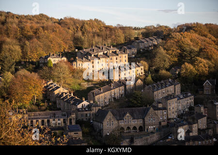 Hebden Bridge ist eine Marktstadt, die Teil von Hebden Royd in West Yorkshire, England, ist. Es liegt im oberen Calder Valley, 8 Meilen westlich von Halifax A Stockfoto