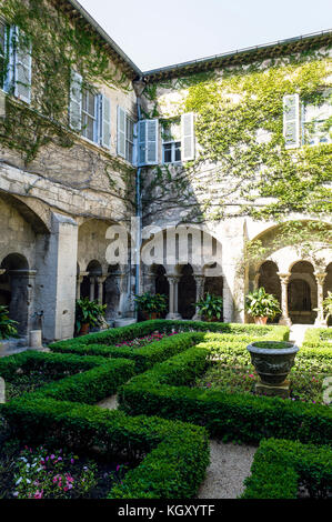 Frankreich. BOUCHES-DU-RHÔNE (13). ALPILLES REGIONALE PARC. SAINT-REMY-DE-PROVENCE. Kloster VON SAINT-PAUL-DE-MAUSOLE Stockfoto
