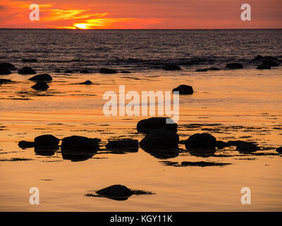 Sonnenuntergang an der Küste, Highway 430, St. Paul's, Gros Morne National Park, Neufundland, Kanada. Stockfoto