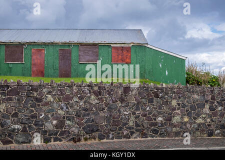 Wellblech vergossen, Zinn Hütte, Industriebrachen, Laytown, County Meath, Irland an Bord Stockfoto