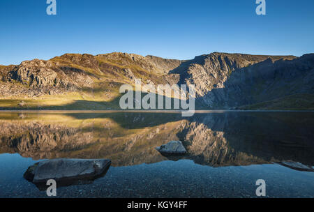 Das kristallklare Wasser der Llyn idwal See in Nord Wales Snowdonia National Park GROSSBRITANNIEN Stockfoto