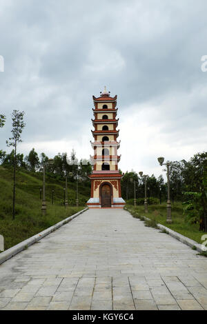 Binh Dinh, Vietnam, historischen Platz an tay Sohn innewohnenden Nguyen Hue Held, Tempel auf einem Berg für Opfer, die Himmel und Erde Stockfoto