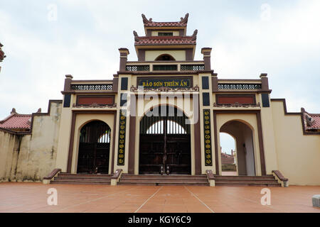 Binh Dinh, Vietnam, historischen Platz an tay Sohn innewohnenden Nguyen Hue Held, Tempel auf einem Berg für Opfer, die Himmel und Erde Stockfoto