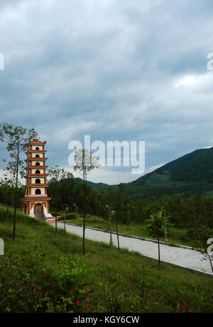 Binh Dinh, Vietnam, historischen Platz an tay Sohn innewohnenden Nguyen Hue Held, Tempel auf einem Berg für Opfer, die Himmel und Erde Stockfoto