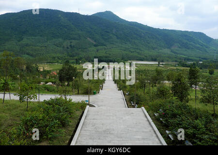 Binh Dinh, Vietnam, historischen Platz an tay Sohn innewohnenden Nguyen Hue Held, Tempel auf einem Berg für Opfer, die Himmel und Erde Stockfoto