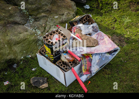 Wurf von Feuerwerk party Links auf Pendle Hill, Lancashire, UK. Stockfoto