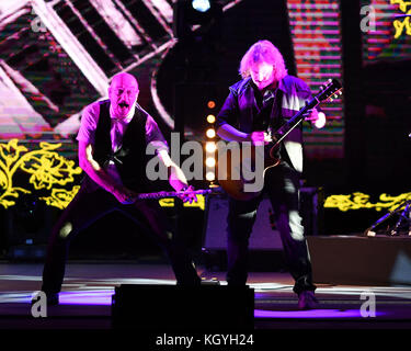 Boca Raton. 10 Nov, 2017. Jethro Tull an der Mizner Park Amphitheater am 10. November 2017 durchführen, in Boca Raton, Florida. Quelle: MPI04/Medien Punch/Alamy leben Nachrichten Stockfoto