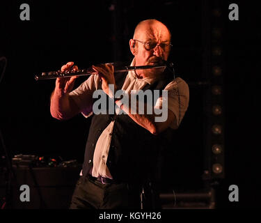 Boca Raton. 10 Nov, 2017. Jethro Tull an der Mizner Park Amphitheater am 10. November 2017 durchführen, in Boca Raton, Florida. Quelle: MPI04/Medien Punch/Alamy leben Nachrichten Stockfoto
