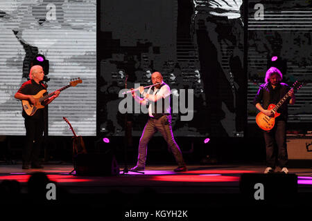 Boca Raton. 10 Nov, 2017. Jethro Tull an der Mizner Park Amphitheater am 10. November 2017 durchführen, in Boca Raton, Florida. Quelle: MPI04/Medien Punch/Alamy leben Nachrichten Stockfoto
