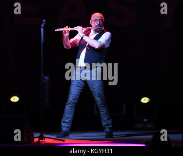 Boca Raton. 10 Nov, 2017. Jethro Tull an der Mizner Park Amphitheater am 10. November 2017 durchführen, in Boca Raton, Florida. Quelle: MPI04/Medien Punch/Alamy leben Nachrichten Stockfoto