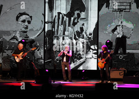 Boca Raton. 10 Nov, 2017. Jethro Tull an der Mizner Park Amphitheater am 10. November 2017 durchführen, in Boca Raton, Florida. Quelle: MPI04/Medien Punch/Alamy leben Nachrichten Stockfoto