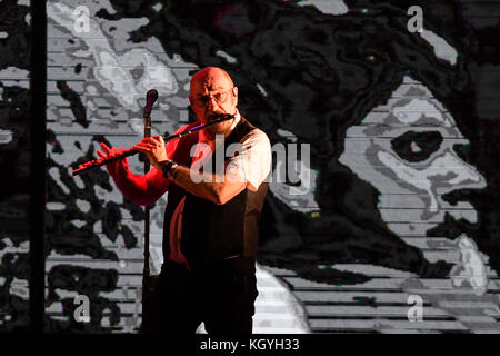 Boca Raton. 10 Nov, 2017. Jethro Tull an der Mizner Park Amphitheater am 10. November 2017 durchführen, in Boca Raton, Florida. Quelle: MPI04/Medien Punch/Alamy leben Nachrichten Stockfoto