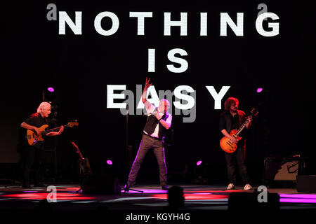 Boca Raton. 10 Nov, 2017. Jethro Tull an der Mizner Park Amphitheater am 10. November 2017 durchführen, in Boca Raton, Florida. Quelle: MPI04/Medien Punch/Alamy leben Nachrichten Stockfoto