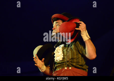 Sao Paulo, Brasilien. November 2017. Clowns treten in Sao Paulo auf. Kredit: CRIS FAGA/ZUMA Wire/Alamy Live News Stockfoto