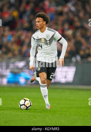 Fußball-Freundschaftsspiel, London, 10. November 2017 Leroy sane, dfb 24 Laufwerke die Kugel, Action, full-size, England - Deutschland 0:0 Wm 2018 Vorbereitung Spiel in Wembley, London, Großbritannien, 10. November 2017, Saison 2017/2018 © Peter Schatz/alamy leben Nachrichten Stockfoto