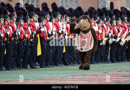 College Park, Maryland, USA. 11 Nov, 2017. Universität von Maryland Dosenschildkröten Maskottchen, bevor ein NCAA Football Spiel zwischen der Universität von Maryland Dosenschildkröten und den Michigan Wolverines an Kapital ein Feld bei Maryland in College Park, Maryland. Justin Cooper/CSM/Alamy leben Nachrichten Stockfoto