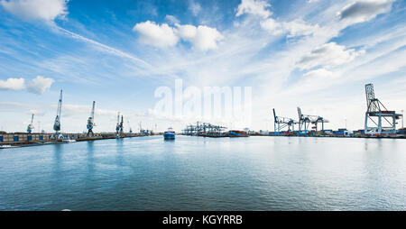 Der Hafen von Rotterdam Der Hafen von Rotterdam ist einer der größten Hafen Europas, in der Stadt von Rotterdam, Niederlande. Stockfoto