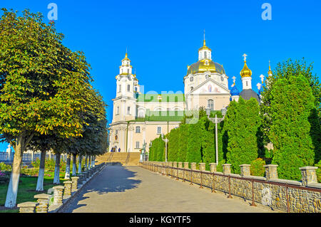 Eindrucksvolle Heilige Mariä-Entschlafen Kathedrale von pochaev lavra ist einer der schönsten orthodoxen Kirchen in der Ukraine. Stockfoto