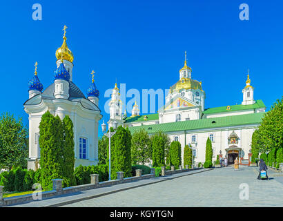 Pochayiv, Ukraine - 30. August 2017: pochaev lavra ist bekannt für seine wunderbare Reliquien im Inneren 1352 Kathedrale und zahlreichen historischen Relig Stockfoto