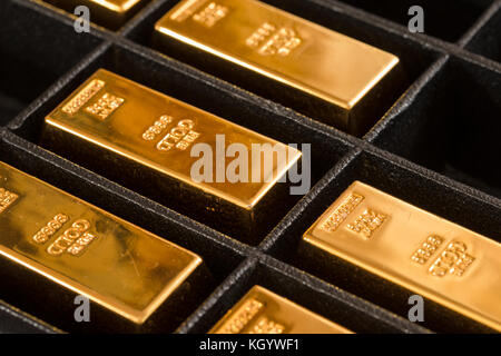 Gold Barren Storage Stockfoto