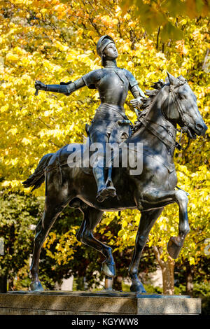 Bronzestatue von Jeanne D'Arc, von Paul Dubois, im Meridian Hill Park, Columbia Heights, Washington, D.C., Vereinigte Staaten von Amerika, USA. Stockfoto