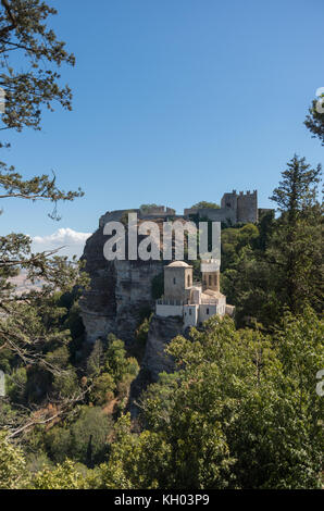 Die Torretta Pepoli - Kleine Burg und die mittelalterliche Burg von Venus in Erice, Sizilien, Italien Stockfoto