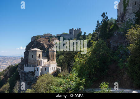 Die Torretta Pepoli - Kleine Burg und die mittelalterliche Burg von Venus in Erice, Sizilien, Italien Stockfoto