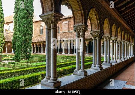 Hate-Garonne (31). Toulouse. L'église Saint-Sernin. Le cloître // Frankreich. Haute-Garonne 31). Toulouse. Saint-Sernin Kirche. Der Kreuzgang Stockfoto