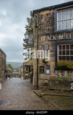 The Black Bull, Main Street, Haworth, West Yorkshire, England, UK: Das Pub, in dem Branwell Brontë im 19. Jahrhundert - stark - getrunken hat Stockfoto