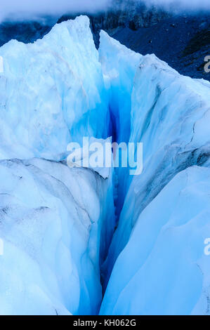 Riesige ice Risse in den Fox Glacier, South Island, Neuseeland Stockfoto