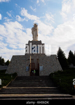 Der Welt größte Statue der Jungfrau Maria mit dem Jesuskind in der Hohe von Haskovo, Bulgarien Stockfoto