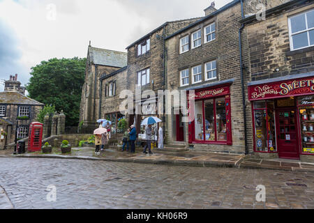 Main Street, Haworth, West Yorkshire, England, Großbritannien Stockfoto