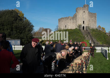 Die Royal British Legion Bereich der Trauerfeier gehalten an das Schloss von Cardiff, Cardiff, Wales, UK, auf einem sonnigen blauen Himmel aber kühlen Morgen. Stockfoto