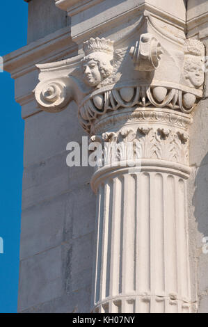 Italien, Emilia Romagna, Rimini, Tempio Malatestiano, Malatesta Tempel von Leon Battista Alberti, Spalte Capitol Stockfoto