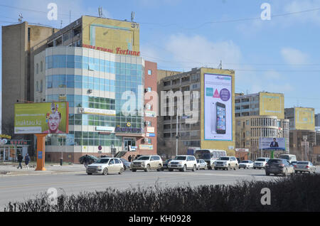 Alte low cost Sowjetunion Stil khrushchyovka Apartment Gebäude, nummeriert, in Almaty, Kasachstan. Stockfoto