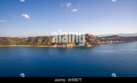 Luftaufnahme von schönen blauen klaren Gewässern in Korfu Griechenland. Stockfoto