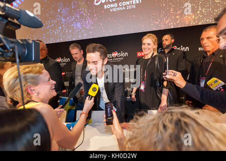 Eurovision Song Contest Gewinner Måns Zelmerlöw aus Schweden gibt eine Pressekonferenz nach dem Grand Final der 60. Ausgabe des Eurovision Song Contest, 2015 in Wien. Stockfoto