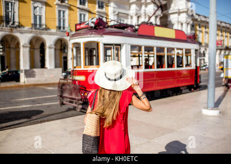 Frau in Lissabon reisen, Portugal Stockfoto