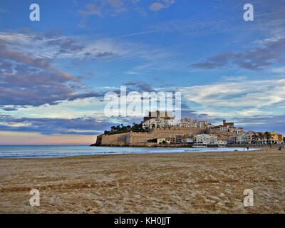 Peñiscola,Costa de Azahar,Comunity von Valencia Spanien.der kostbare Blick auf Peniscola alten Kitz und hius medeval Burg Stockfoto