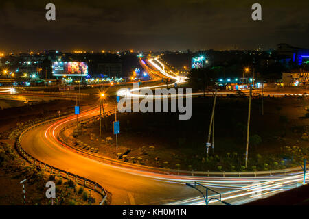 Eine lange Exposition von der Ausfahrt 7 auf thika Superhighway, Nairobi, Kenia Stockfoto