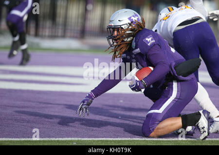 London, Ontario, Kanada, November, 11 2017. TD Waterhouse Stadium, Heimstadion der westlichen Mustangs, bewirtete die Yates Cup heute. Western (1) setzten ihre perfekte Aufzeichnung mit 10. gerade über Laurier (2) in den Yates Cup gewinnen. Das Spiel war nach der Hälfte der Zeit aber Westliche des 3. und 4. Quartal dominierten mit einem 75-32 Sieg den Yates Cup zu gewinnen. Lukas Durda/Alamy leben Nachrichten Stockfoto