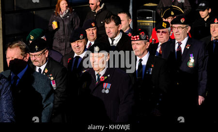 Preston, Großbritannien. 12. November 2017. Die jährliche Erinnerung Tag der Parade in Preston City Center nahmen als Mitglieder der bewaffneten Kräfte, der Polizei und der Veteranen durch die Straßen für einen Service am Ehrenmal marschierten. Credit: Paul melling/alamy leben Nachrichten Stockfoto