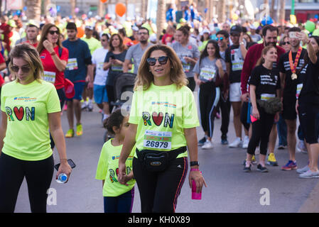 Beirut, Libanon, 12 Nov, 2017 Leute, die Blom Bank Beirut Marathon Beirut Libanon Credit: Mohamad Itani/Alamy leben Nachrichten Stockfoto