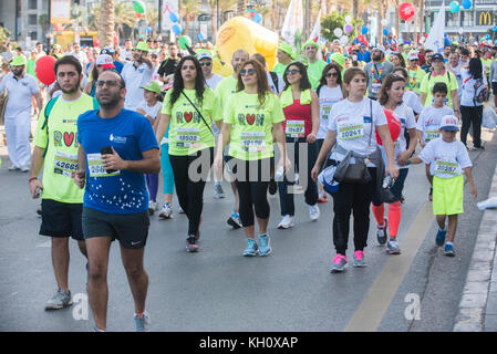 Beirut, Libanon, 12 Nov, 2017 Leute, die Blom Bank Beirut Marathon Beirut Libanon Credit: Mohamad Itani/Alamy leben Nachrichten Stockfoto