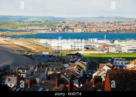 Portland, Dorset, Großbritannien. 12. November 2017 - wenige Segler trotzen der Kälte in Portland Harbour an sonnigen Erinnerung Sonntag Credit: stuart Hartmut Ost/alamy leben Nachrichten Stockfoto