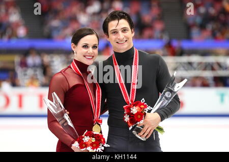 Osaka Municipal Central Gymnasium, Osaka, Japan. November 2017. Tessa Virtue & Scott Moir (CAN), 12. NOVEMBER 2017 - Eiskunstlauf : ISU Grand Prix of Figure Skating 2017 NHK Trophy, Ice Dance Award im Osaka Municipal Central Gymnasium, Osaka, Japan. Quelle: Naoki Nishimura/AFLO/Alamy Live News Stockfoto