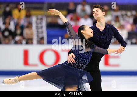 Osaka Municipal Central Gymnasium, Osaka, Japan. November 2017. Misato Komatsubara & Tim Koleto (JPN), 12. NOVEMBER 2017 - Eiskunstlauf : ISU Grand Prix der Eiskunstlauf 2017 NHK Trophy, Eistanz Freitanz im Osaka Municipal Central Gymnasium, Osaka, Japan. Quelle: Naoki Nishimura/AFLO/Alamy Live News Stockfoto