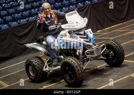 Pardubice, tschechische Republik. 11 Nov, 2017. Die Barth Racing Team ihre Fahrer und Fahrzeuge für die Rallye Dakar 2018 in Pardubice, Tschechische Republik, am 11. November 2017. Auf dem Foto zu sehen ist Racer Josef machacek mit Yamaha rr 700 Quad. Credit: David tanecek/ctk Photo/alamy leben Nachrichten Stockfoto